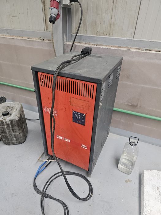 Vand  motostivuitor Fiat OM 7tone electric pe baterii