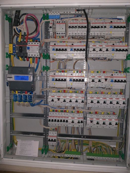 Принимаем электромонтажные работы