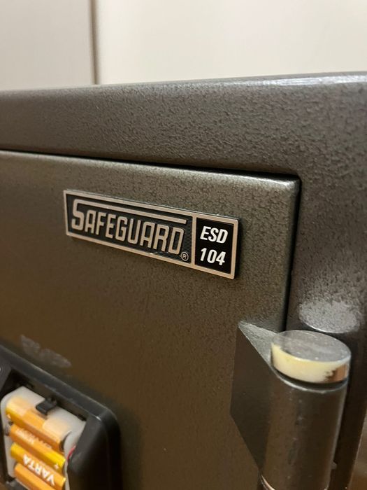 Продам сейф срочно