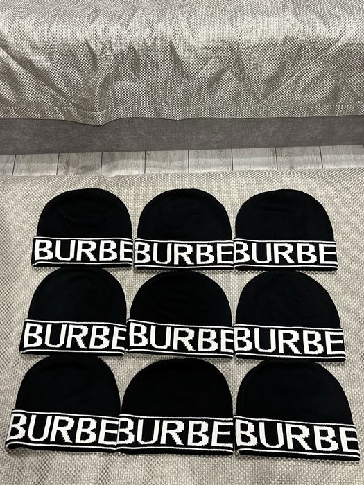 Шапки Burberry, черные