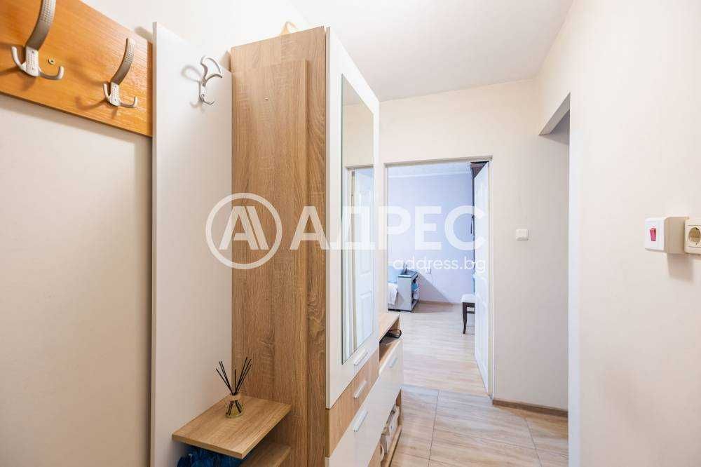 Обзаведен апартамент с три отделни стаи