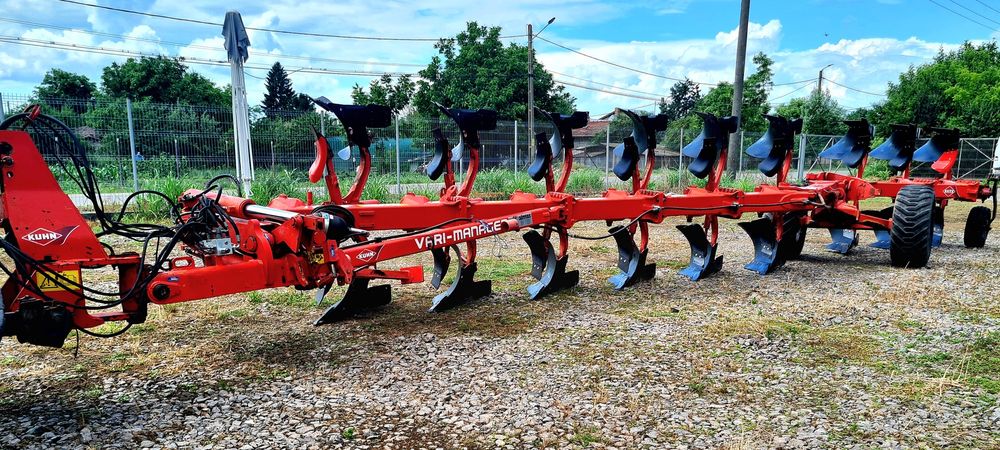 Plug reversibil cu 9 trupite KUHN VARI MANAGER 8+1 brazde vario