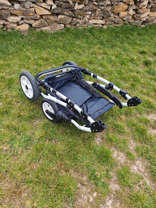 Бебешка / Детска Количка с Летен и Зимен Кош с Помпащи Гуми