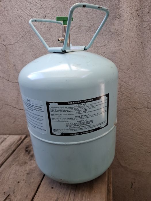 Празни бутилки от фреон