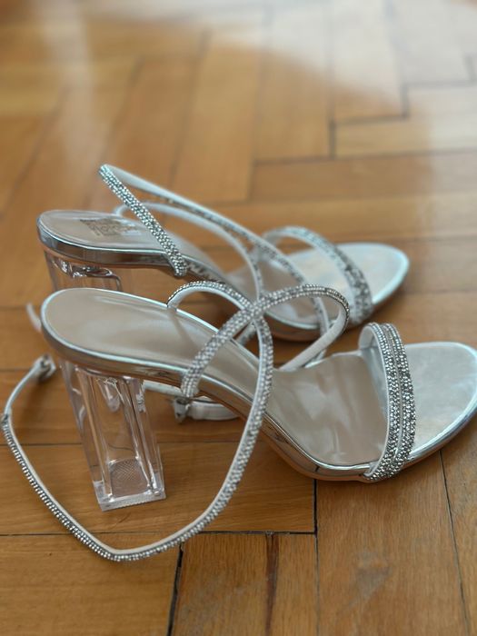 Чисто нови токчета