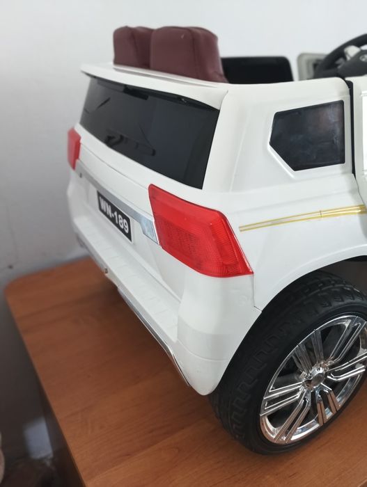 Машина с пультом управления