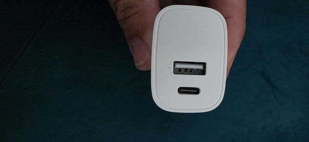 30W super fast charger iPhone/Samsung 1x Usb A 1 Usb C