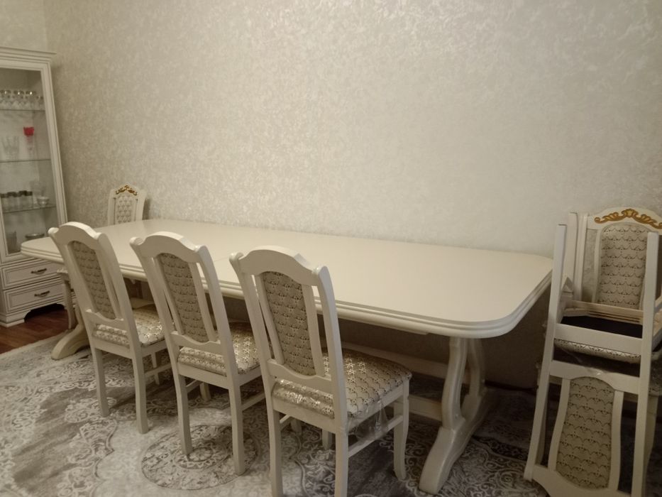 Стол для гостиной