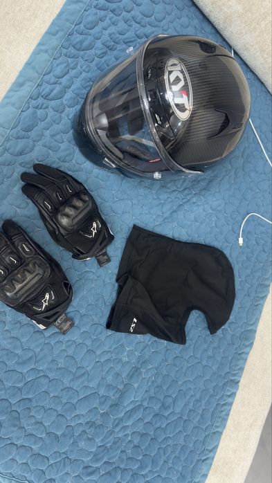 СРОЧНО!!! Карбоновый шлем KYT NX-R вместе с подшлемникком и перчаткой