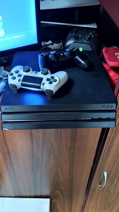 Consola jocuri jucarie copii Playstation PS 4 Pro 1Tb 2 manete ca noua