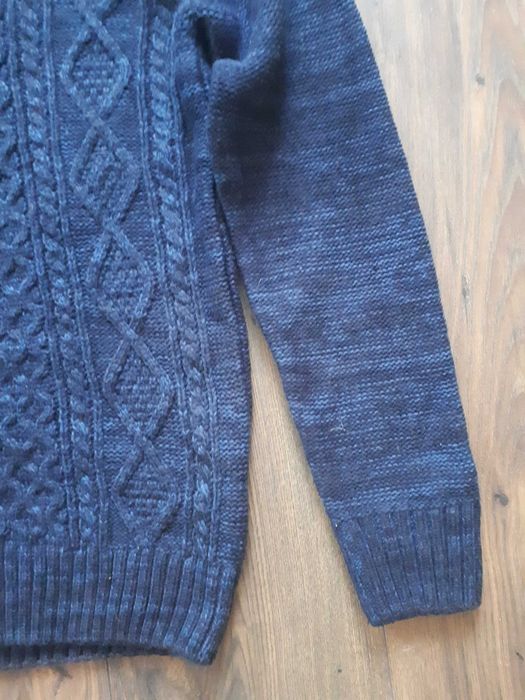 Мъжки пуловер М размер