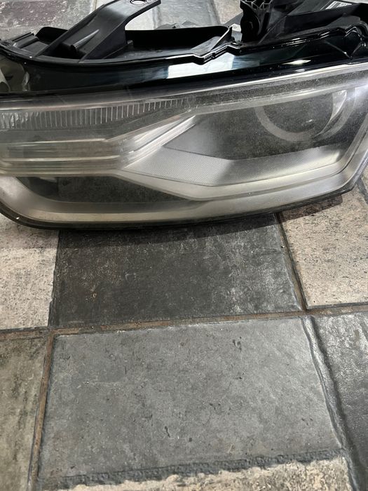 Faruri Audi Q3 8U 2016