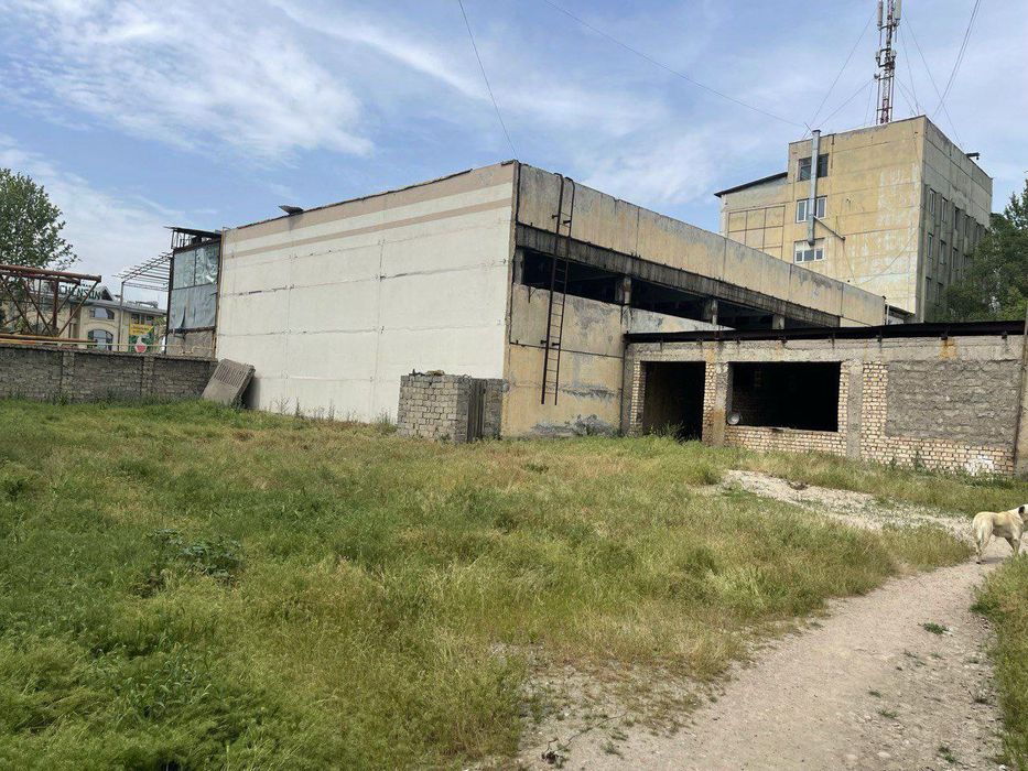 Продаётся 1 800 м² производственная база.