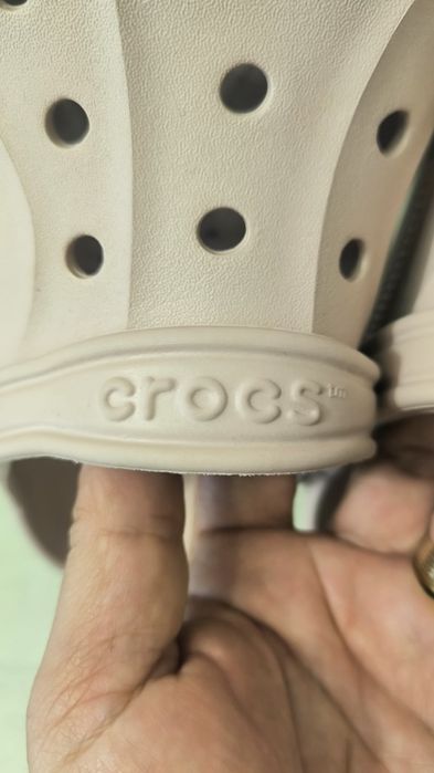 Crocs  impecabili și super comozi