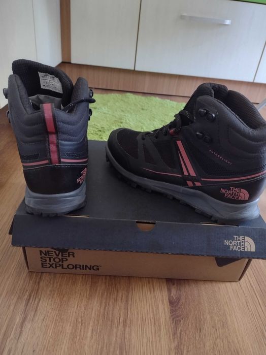 Туристически дамски обувки The North Face