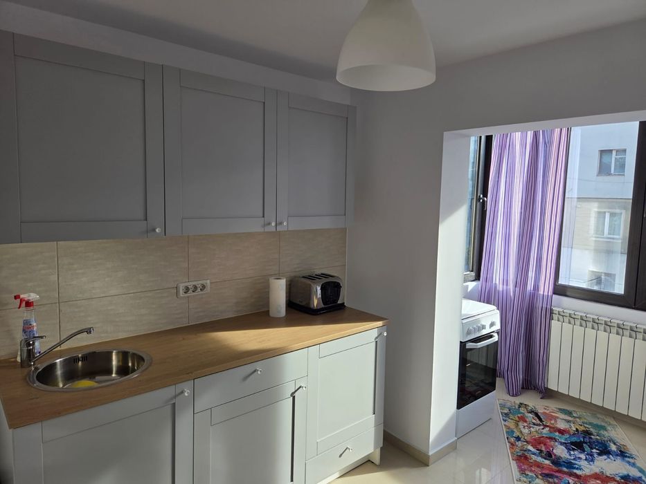 Închiriez apartament 3 camere CFR