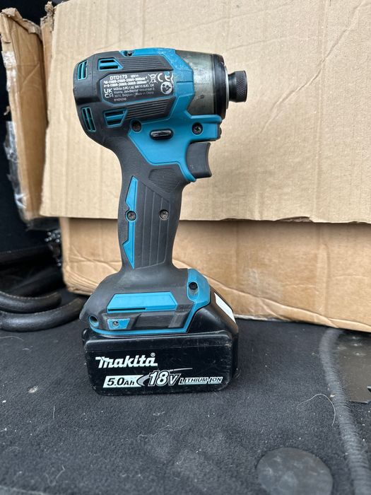 Filetantă 18v cu impact brushless Makita DTD173 cu baterie 5ah