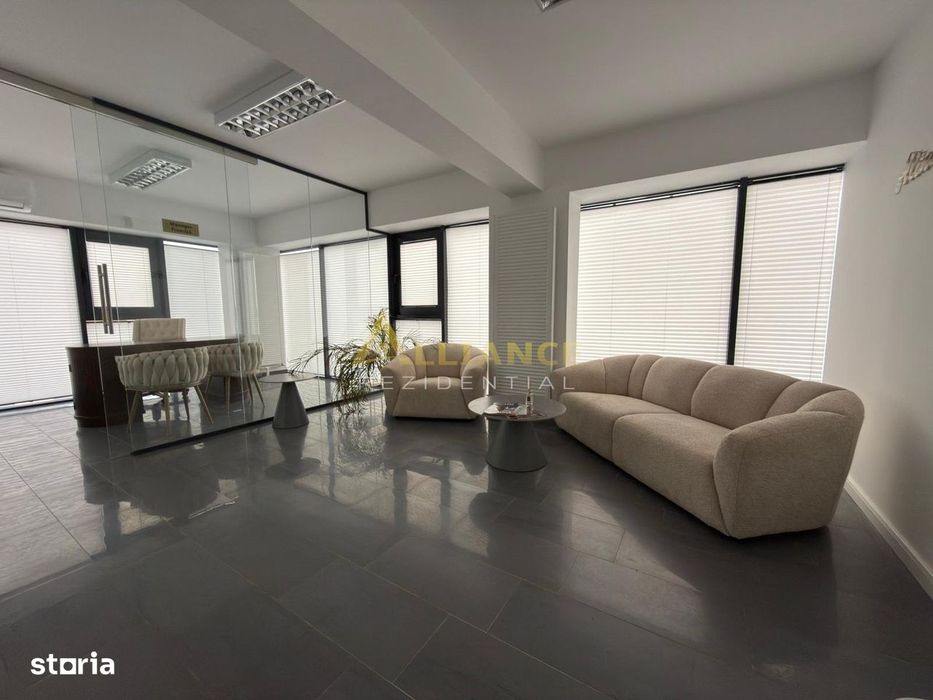 Spatiu de inchiriat,stradal l,la 1-2 minute de mers pana la metrou.