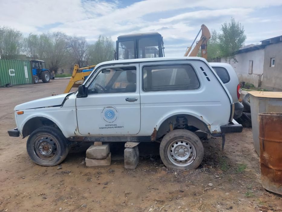 Автомобиль ВАЗ 21214