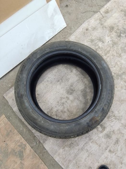 Продам Шины 235/50R19