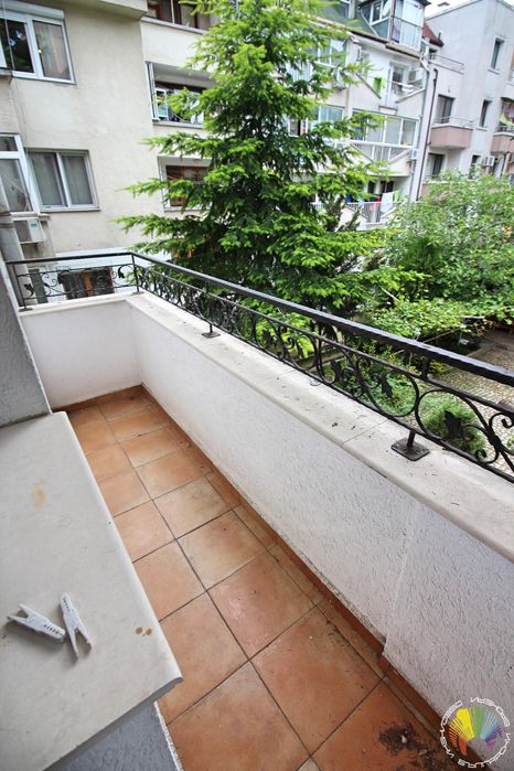 Дава се под наем Тристаен апартамент в Бургас, Център - 100 кв.м за 969 € - Снимка #5