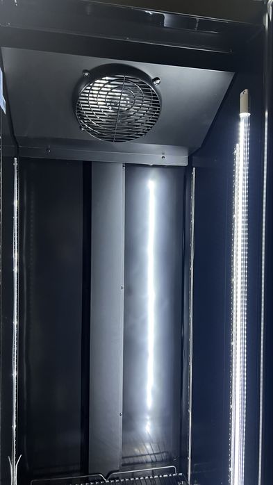 Vitrina frigorifica noua verticala cu usa din sticla completa