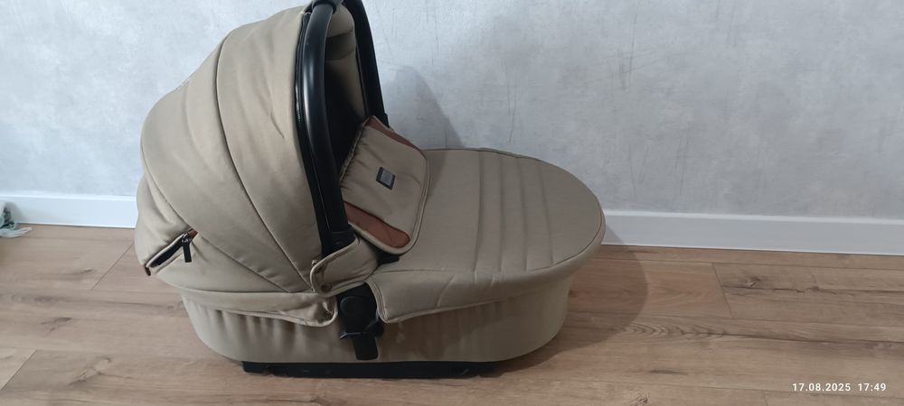 Детская прогулочная коляска