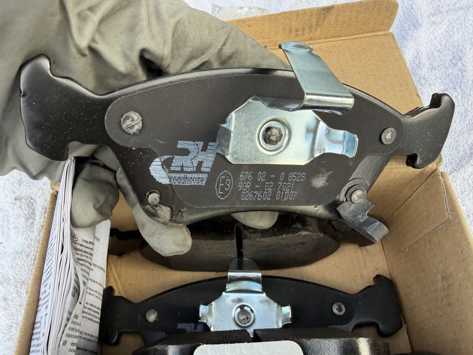 Нови предни накладки ROADHOUSE Toyota Avensis T22 0267602