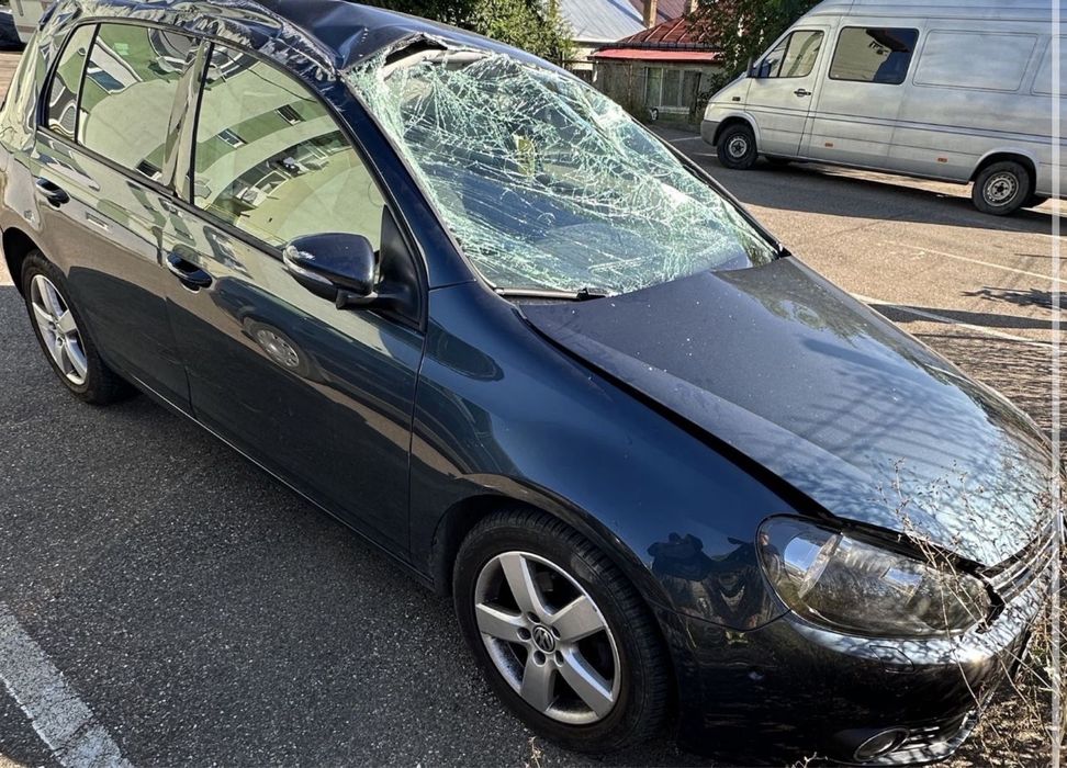 Se dezmembreaza Golf 6 1.6 cayc