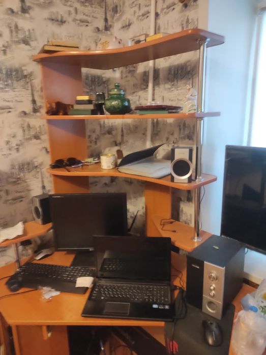 Продам стол компьютерный