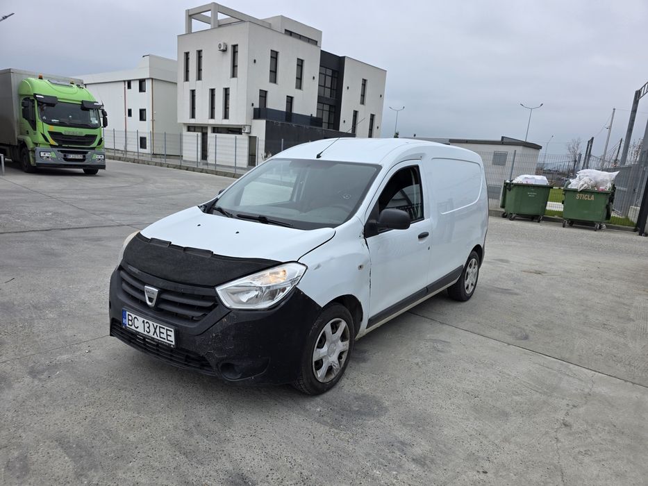 Doker 1.5 an 2013 avariat ușor fata