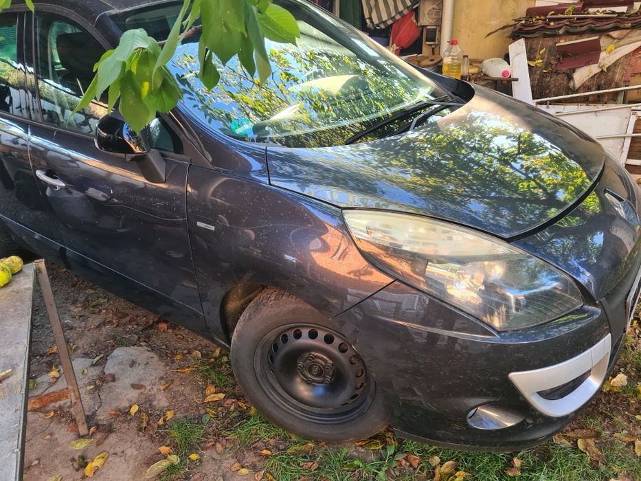 Dezmembrez  piese de pe Renault scenic 2012