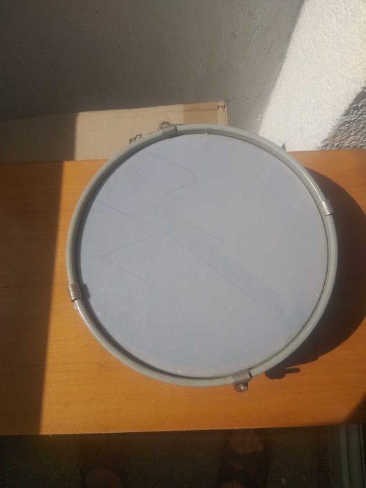 Vând lot pionieri format din toba și steag de trompeta
