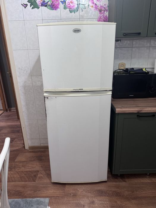 Холодильник Samsung