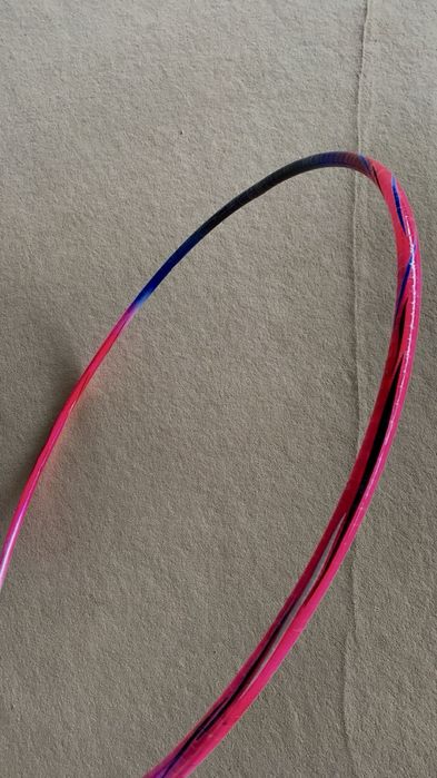 Ръчно рисуване на обръч за художествена гимнастика