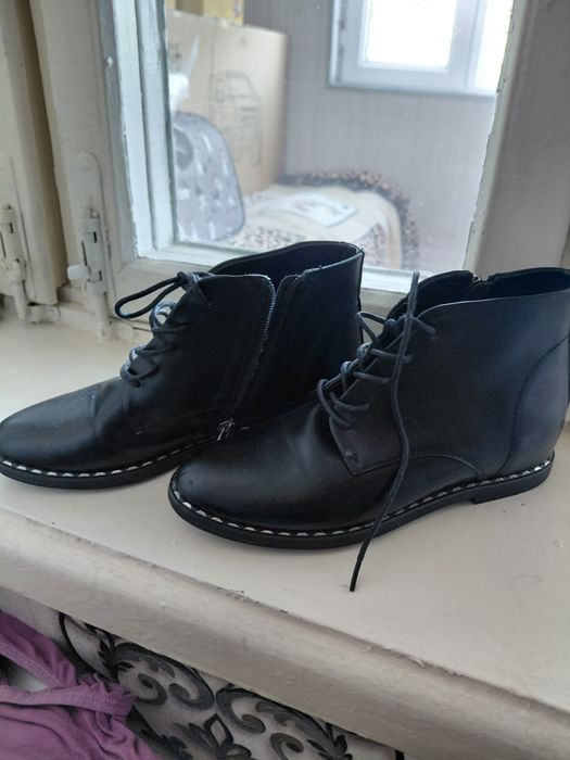 Продаются Ботинки женские