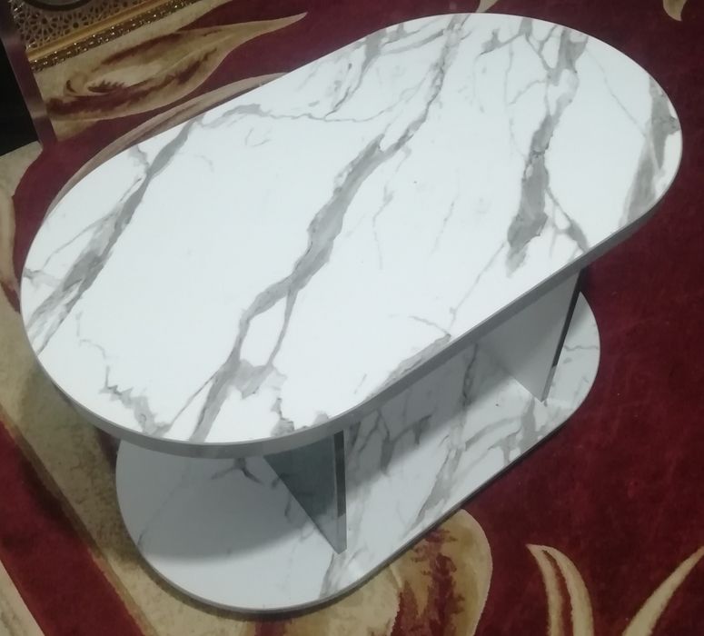 Срочно Продам журнальный столик на колёсах