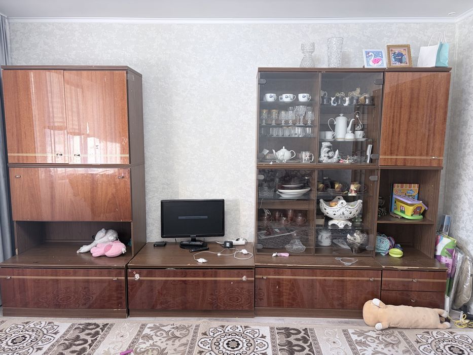 Продам 5 тыс срочно стенка , Немецкая, самовывоз