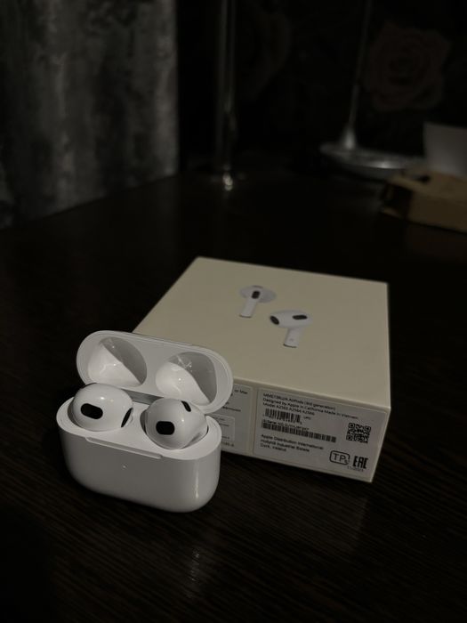 Продам airpods новые