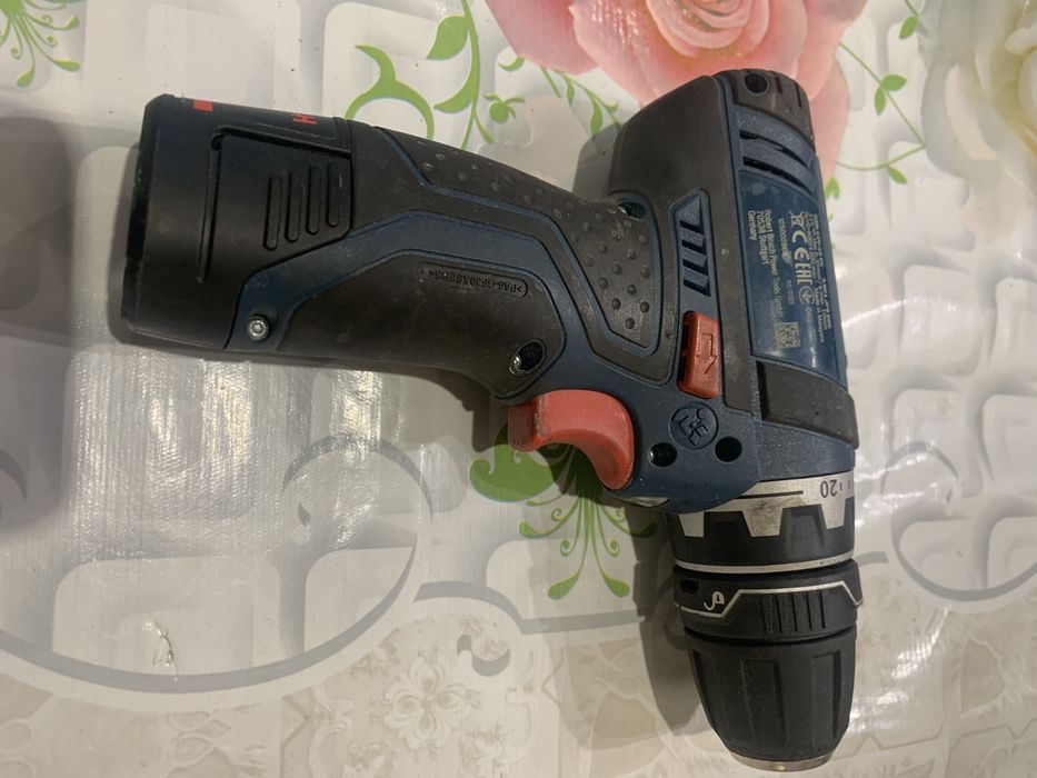 Bosch Bosch GSR 12V-15 FC/двускоростен винтоверт със меняеми глави