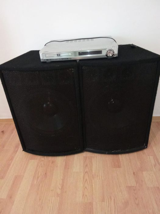 Vând boxe pasive +DVD/Home Cinema,  boxele sunt mari,  solide cu un sunet puternic și clar.