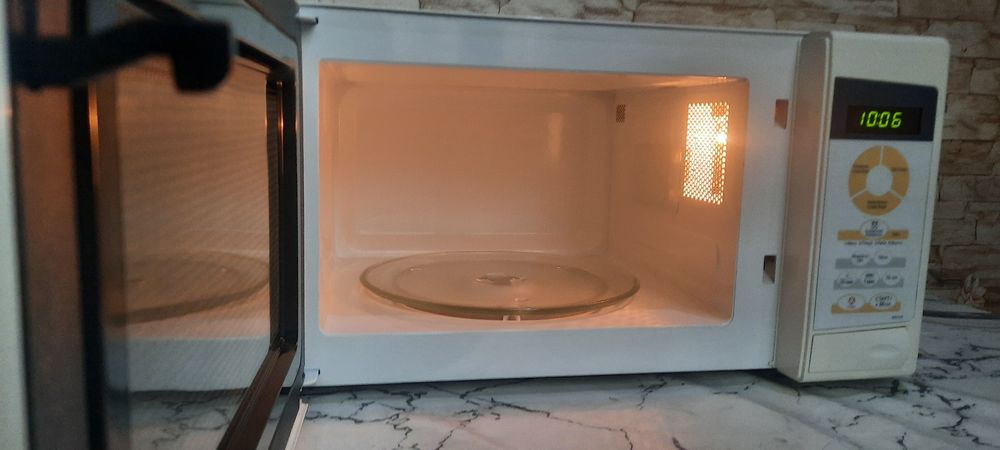 Продаётся микровольновка Samsung.