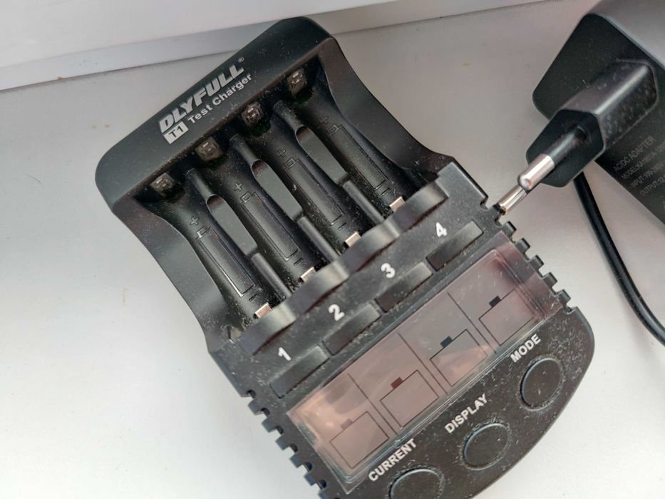 Incarcator profesional Tester Acumulatori Fast Charger DLY Full T1