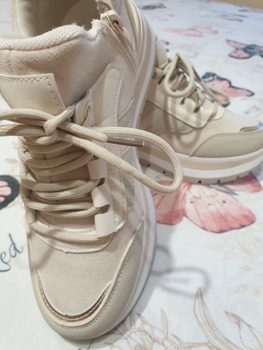 Аткуални за сезона ,Дамски велурени обувки 39 номер