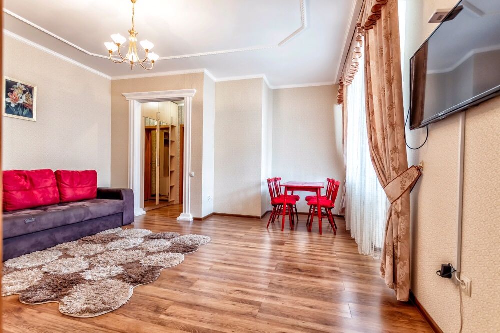 Хорошая, чистая,двухкомнатная квартира.Дом министерств .Байтерек.