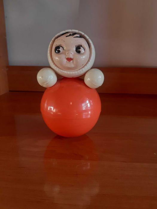 Неваляшка- руска кукла, ретро