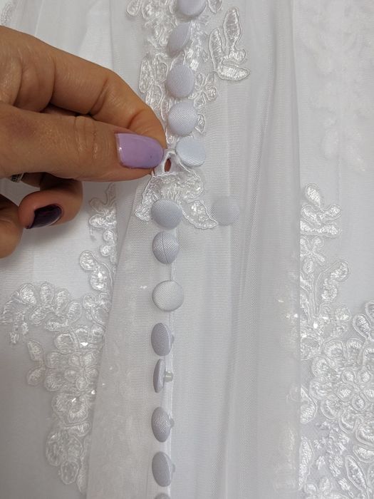 Rochie de mireasa, in formă de A, cu trenă si nasture de prindere