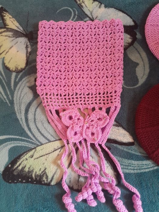 Se realizează pe diferite modele și culori