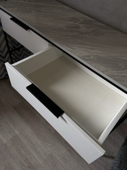 Прдам туалетный столик