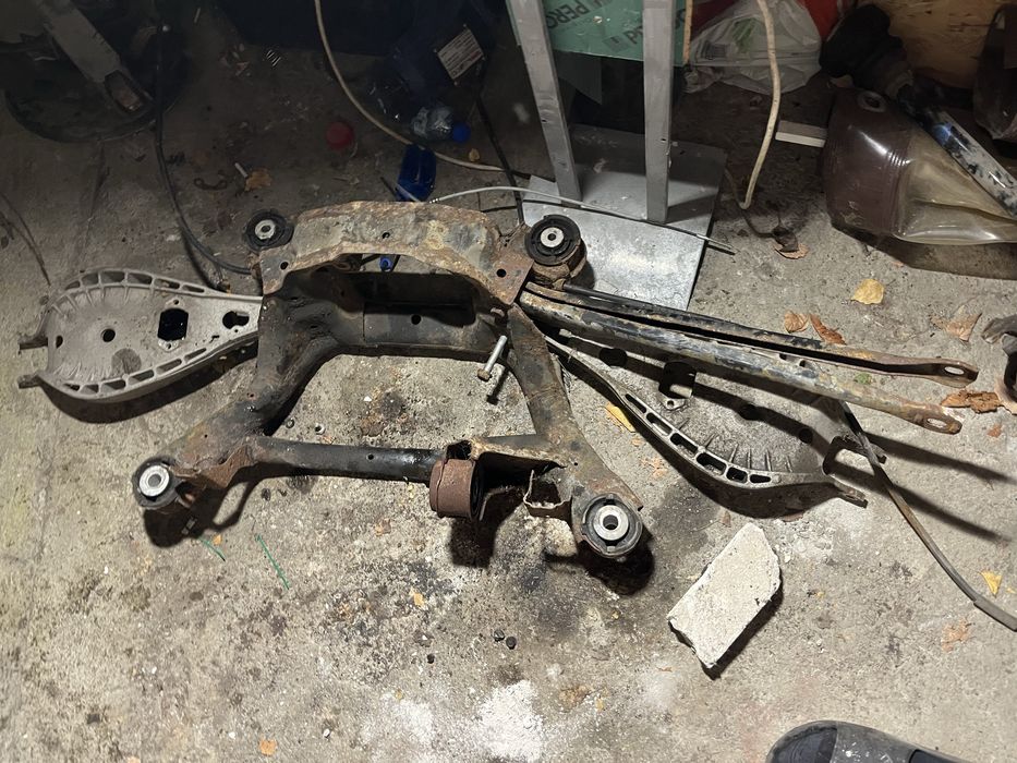 Заден мост апарати кардан и още много други части бмв е4 325ci купе